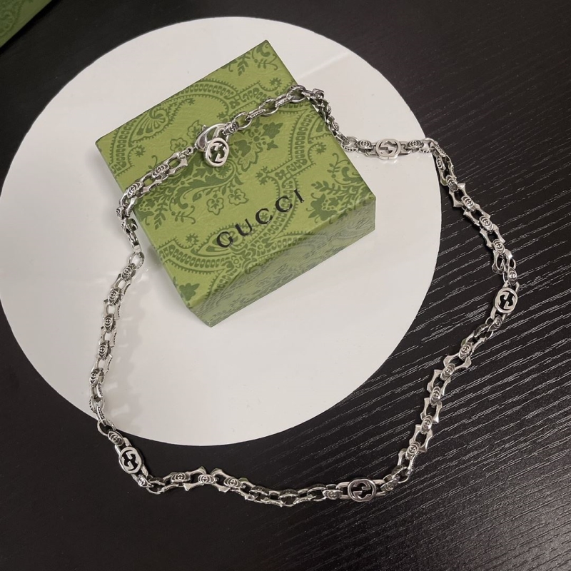 G*u*i necklaces